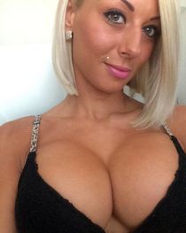 Tag Dildo Club Monique